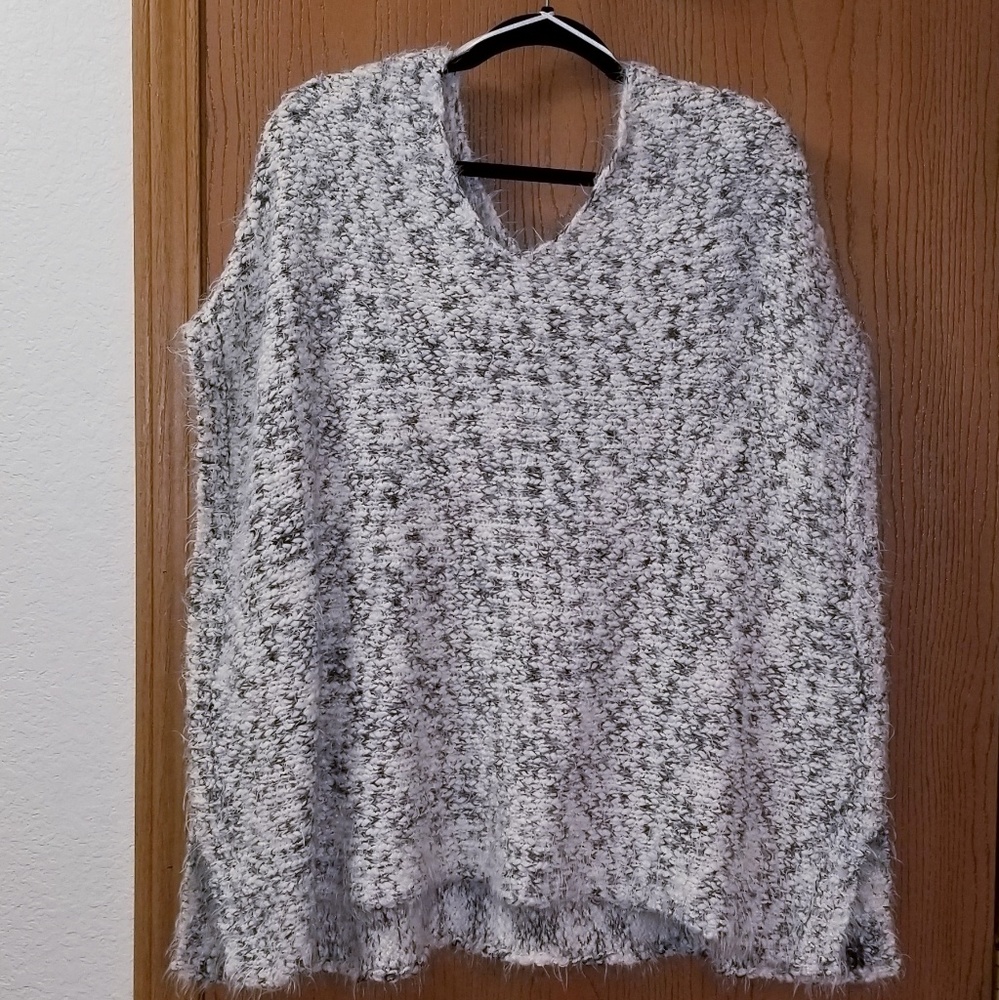 Super soft Guess poncho